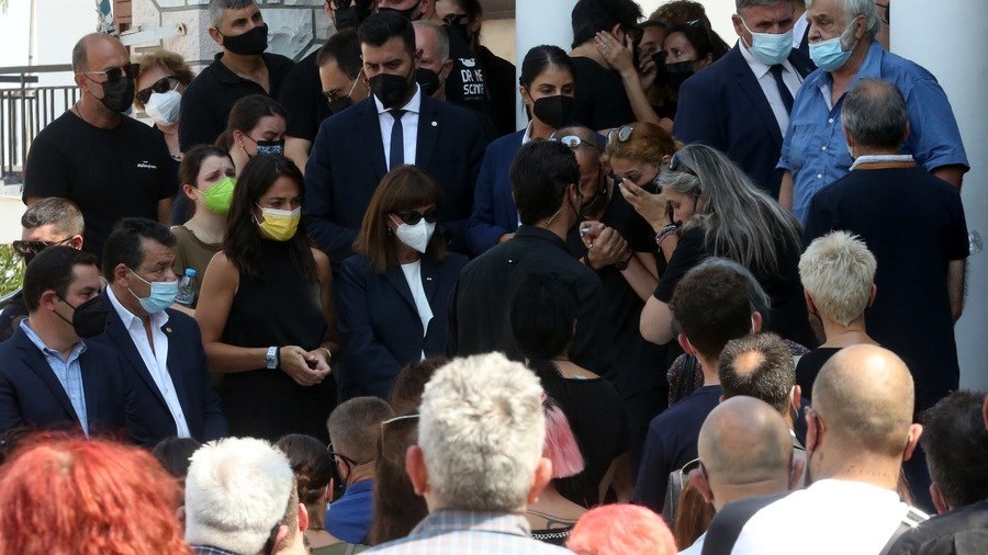 Ράγισαν καρδιές στην κηδεία του εθελοντή πυροσβέστη