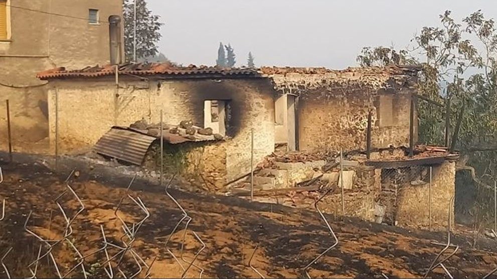 Εντατικοί έλεγχοι κτιρίων στις πυρόπληκτες περιοχές – Πόσες κατοικίες έχουν κριθεί επικίνδυνες