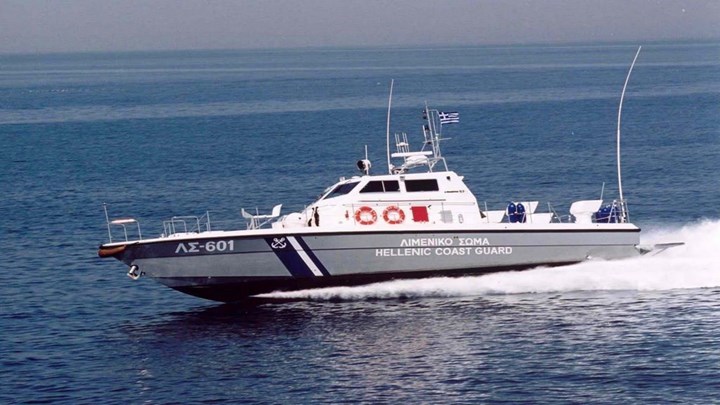 Βυθίστηκε θαλαμηγός με 17 επιβαίνοντες στη Μήλο – Σε εξέλιξη η επιχείρηση διάσωσης