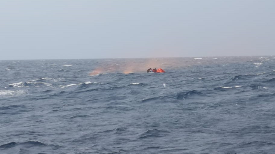 Μήλος: Eικόνες ντοκουμέντο από την επιχείρηση διάσωσης των επιβατών της θαλαμηγού -ΦΩΤΟ-ΒΙΝΤΕΟ