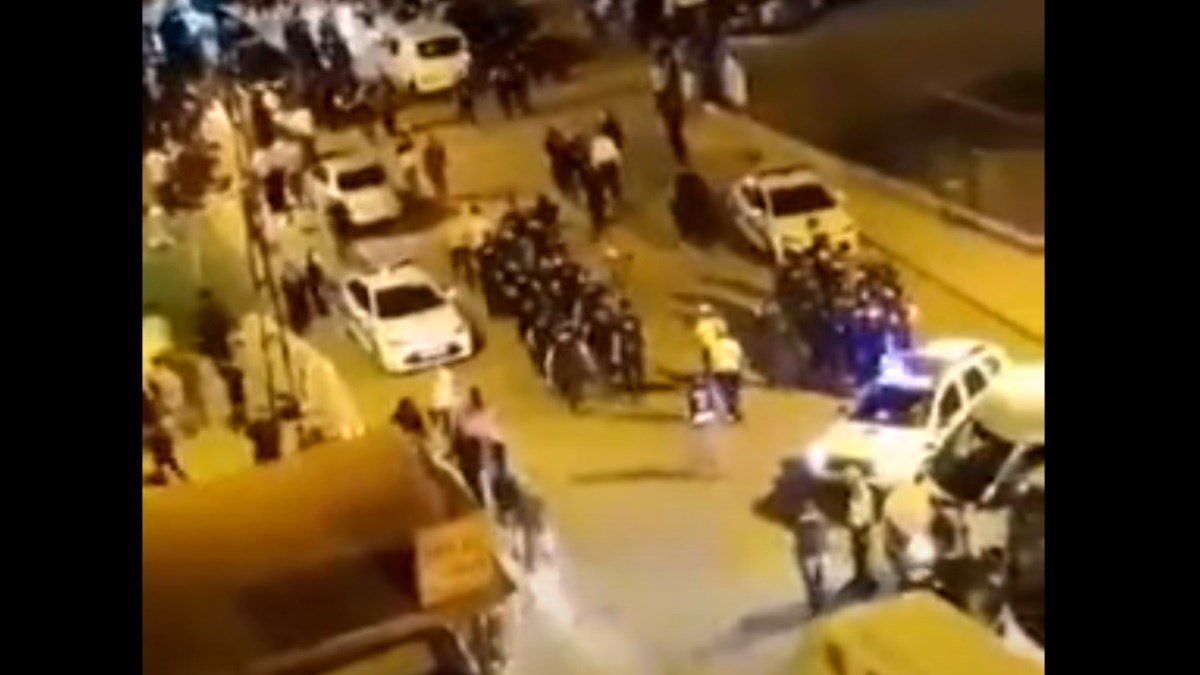 Νύχτα τρόμου για Σύρους πρόσφυγες στην Άγκυρα – Οργισμένο πλήθος έσπασε τα σπίτια και τα καταστήματά τους