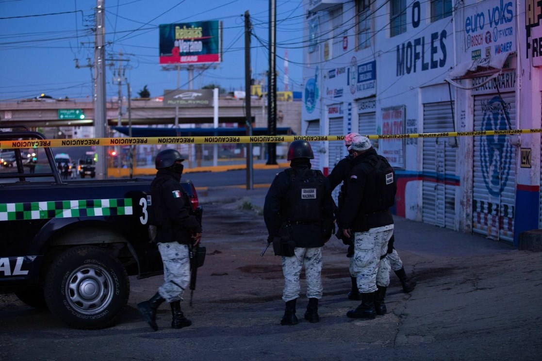 Φρίκη στο Μεξικό – Έξι πτώματα βρέθηκαν κρεμασμένα σε γέφυρα