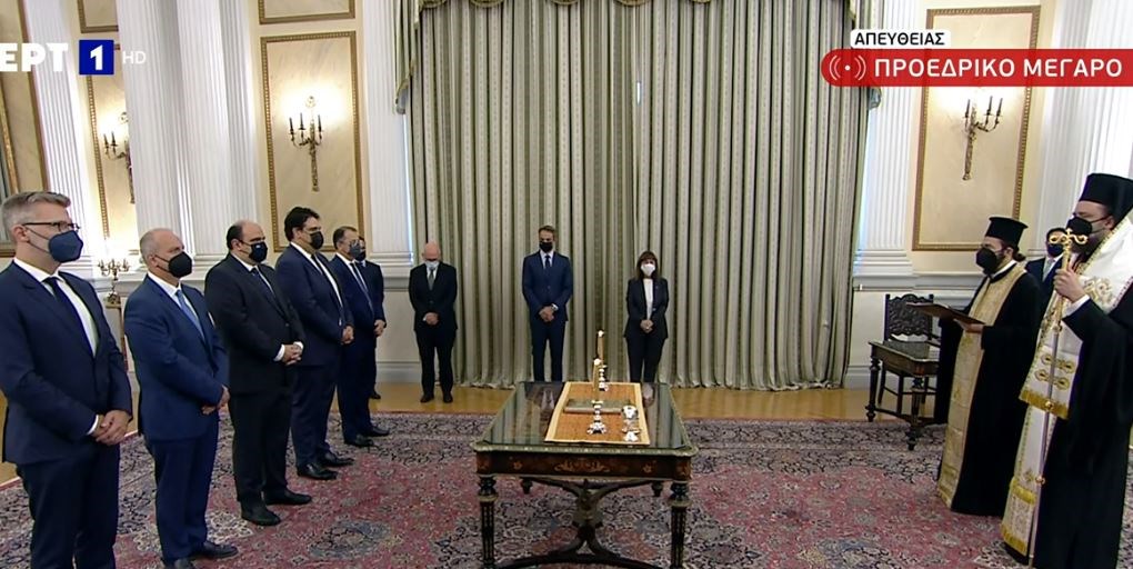 LIVE η ορκωμοσία των νέων υπουργών της κυβέρνησης