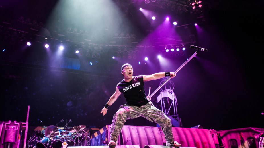 Θετικός στον κορονοϊό ο Μπρους Ντίκινσον – Το μήνυμα του frontman των Iron Maiden για τον εμβολιασμό