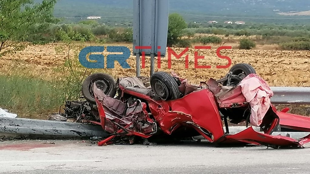 Tρεις νεκροί και τέσσερις τραυματίες σε τροχαίο στις Σέρρες – Σοκάρουν οι εικόνες