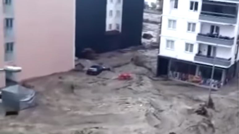 Ξεπέρασαν τους 40 οι νεκροί από τις φονικές πλημμύρες στην Τουρκία – Συγκλονιστικές εικόνες