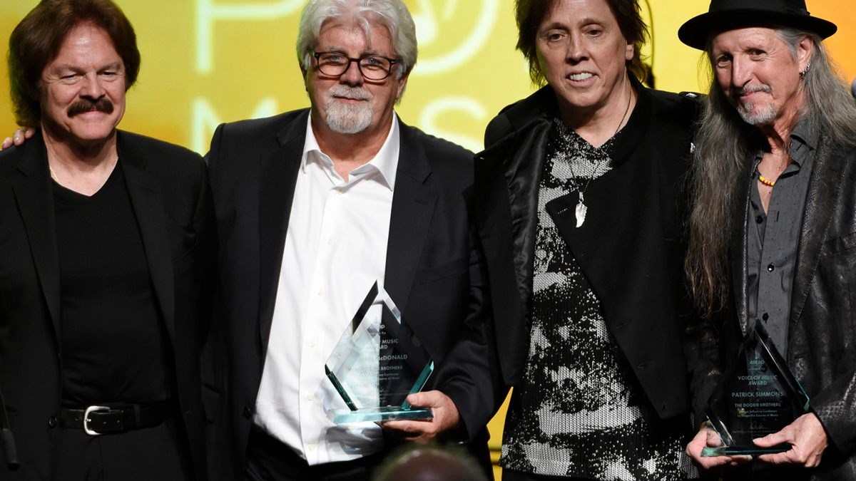Δείτε τους Doobie Brothers να κάνουν πρόβες, μαζί με τον Michael McDonald, για τη φετινή τους περιοδεία