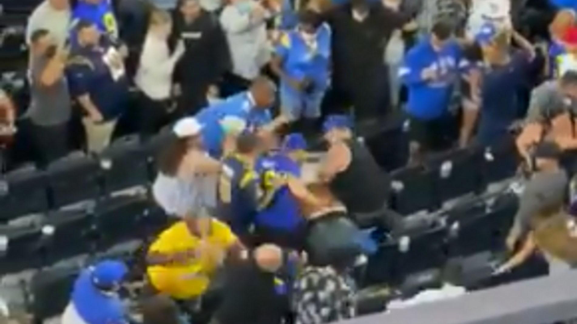 Χαμός σε αγώνα NFL: Ξύλο στις εξέδρες ανάμεσα σε οπαδούς