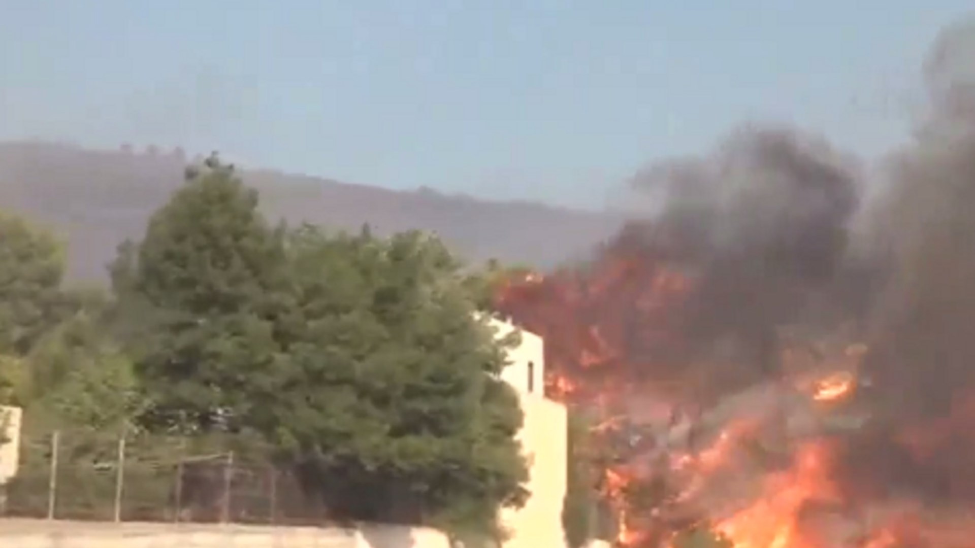 Φωτιά στην Κερατέα: Καίγεται σπίτι στη Συντερίνα