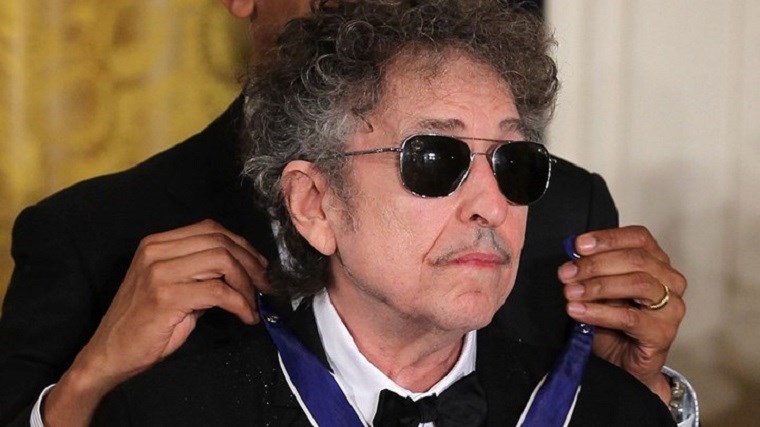 Ο Μπομπ Ντίλαν κατηγορείται για σεξουαλική κακοποίηση 12χρονης