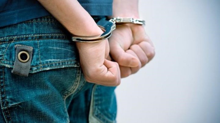 Δύο συλλήψεις για εμπρησμό σε Χαϊδάρι και Αθήνα