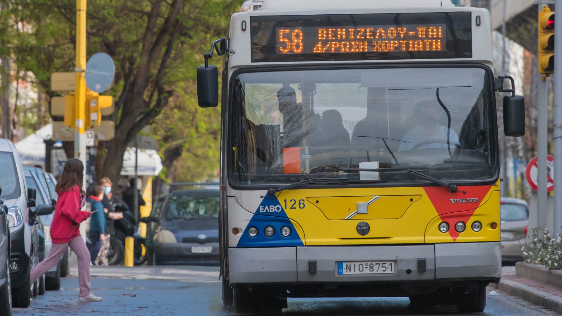Εργαζόμενοι του ΟΑΣΘ βρήκαν και παρέδωσαν 9.000 ευρώ