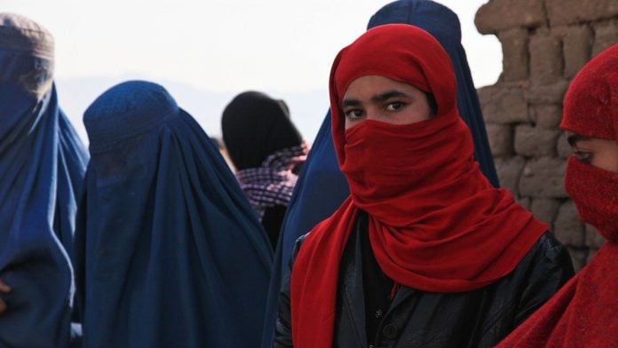 ΕΕ: «Ιδιαίτερη ανησυχία» για την επιδείνωση των συνθηκών ζωής των γυναικών και των κοριτσιών στο Αφγανιστάν