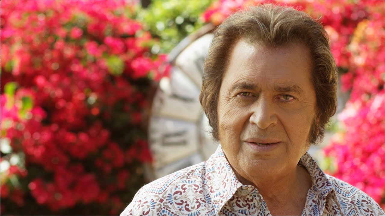Ο Engelbert Humperdinck επανεκδίδει το τραγούδι του Ντέμη Ρούσσου
