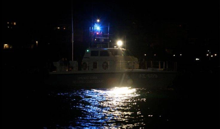 Βυθίζεται φορτηγό πλοίο στο Μυρτώο Πέλαγος με 16 άτομα πλήρωμα