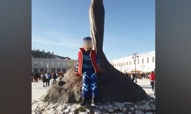 Οργή και θλίψη στην κηδεία του 9χρονου που πέθανε από ηλεκτροπληξία στη Ζάκυνθο