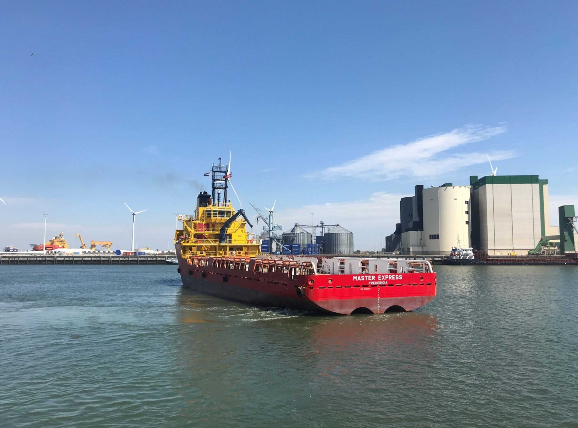 Ο Αίαντας του Πολεμικού Ναυτικού έφτασε στην Σαλαμίνα – ΦΩΤΟ