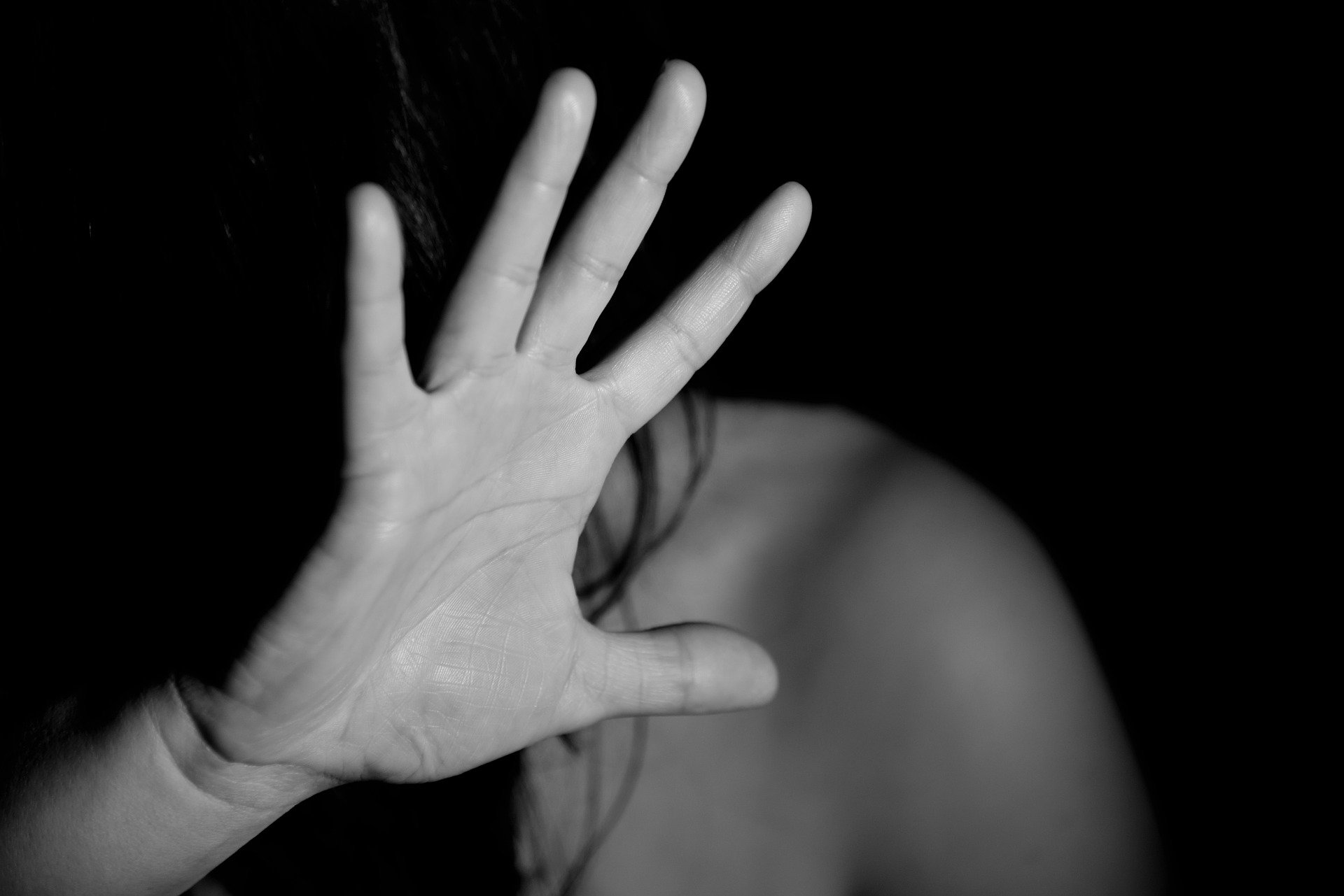 Χαλκιδική: Συγκλονίζει η περιγραφή της 22χρονης που έπεσε θύμα βιασμού σε παραλία