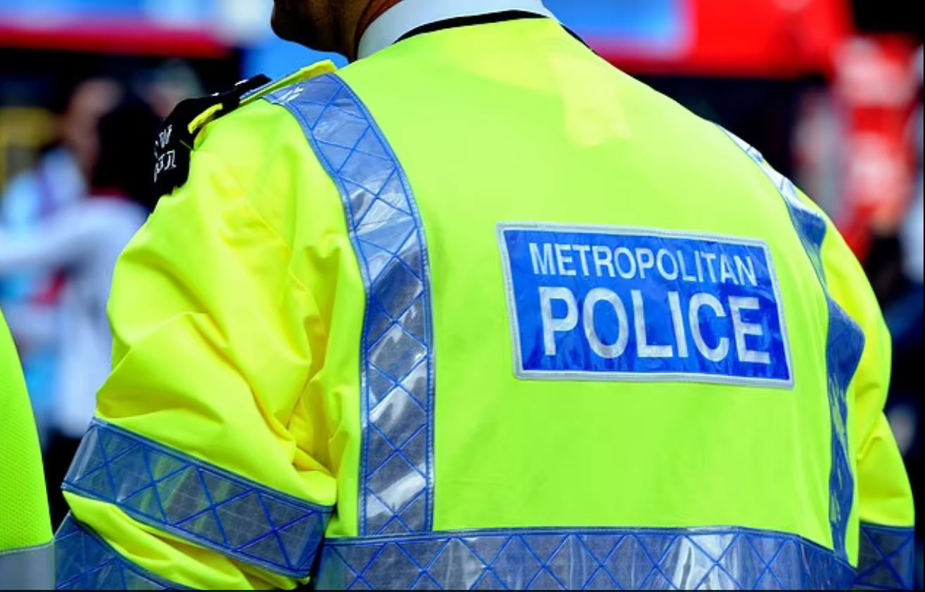 Βρετανία: Ανθρωποκυνηγητό για δύο άνδρες που βίασαν 30χρονο