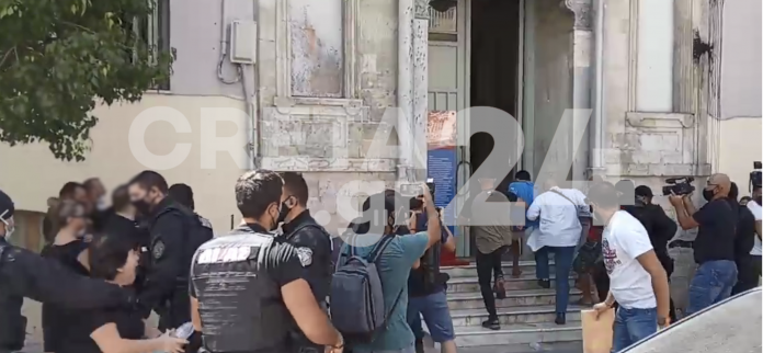 Μεσαρά: Στον εισαγγελέα ο δολοφόνος – Συγγενείς του θύματος προσπάθησαν να του επιτεθούν