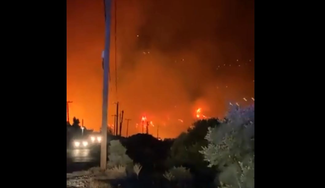 Συναγερμός στην Κερατέα: Πυρκαγιά κοντά σε οικιστικό ιστό στο Δασκαλειό – ΒΙΝΤΕΟ