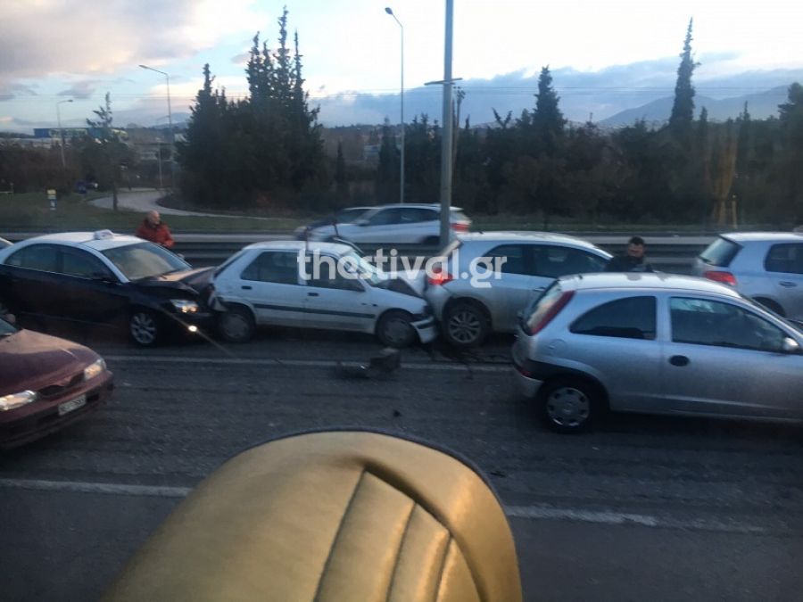 Μεγάλη καραμπόλα στον Περιφερειακό της Θεσσαλονίκης