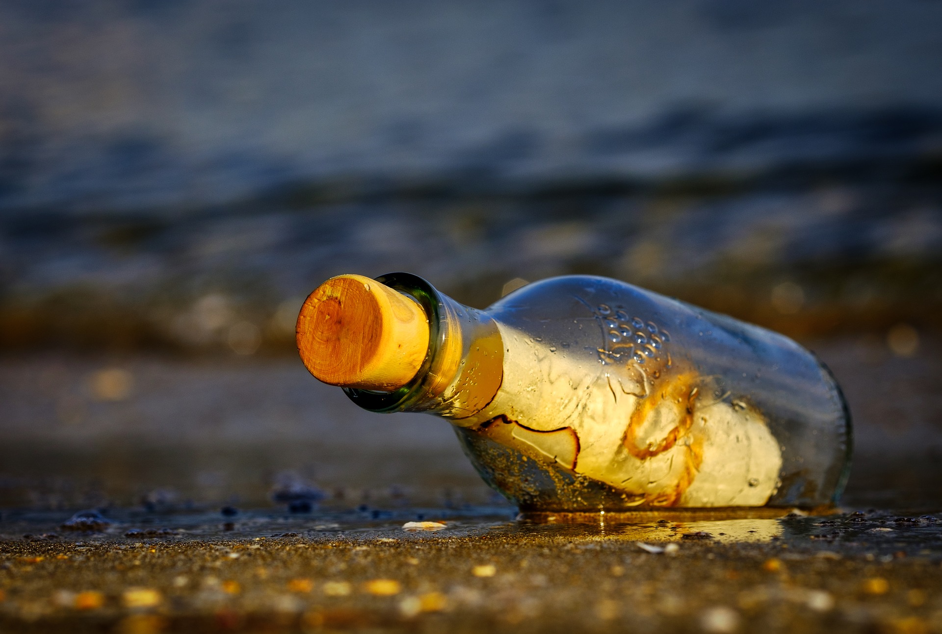 Βρέθηκε το παλαιότερο μήνυμα σε μπουκάλι στον κόσμο – Είχε πεταχτεί στη θάλασσα το 1886