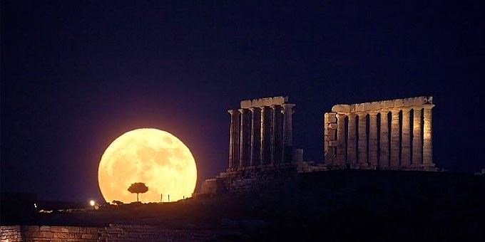 Πανσέληνος Αυγούστου