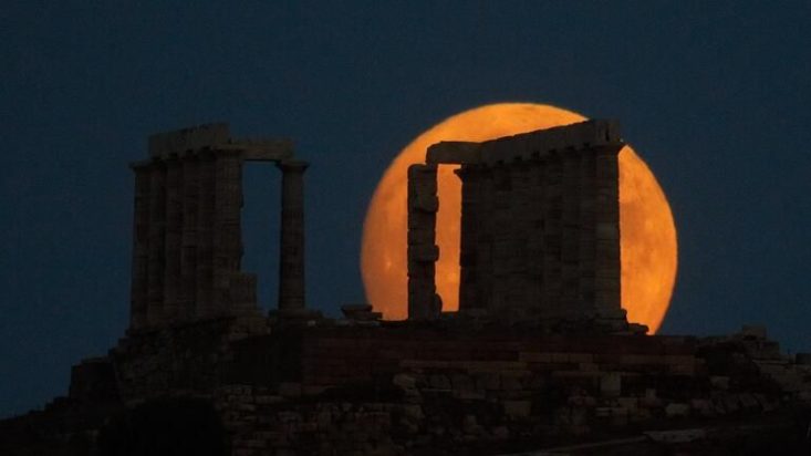 Αυγουστιάτικη πανσέληνος