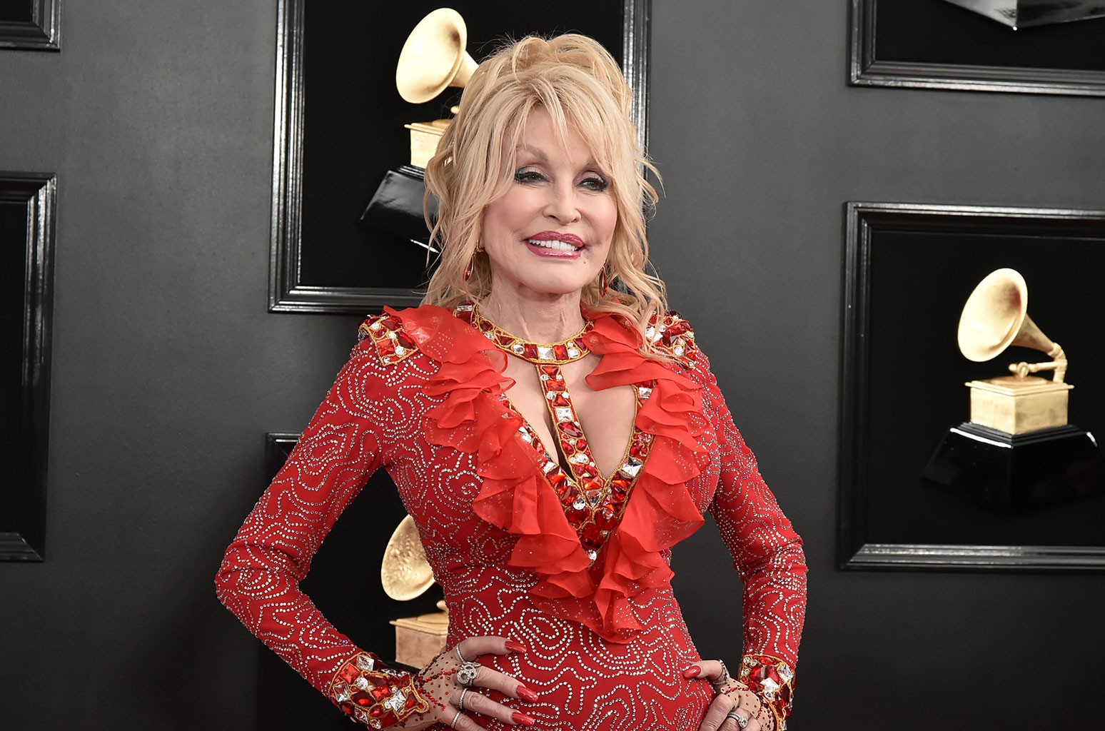 Δωρεά ενός εκατ. δολ. από την Dolly Parton για την καταπολέμηση του κορονοϊού