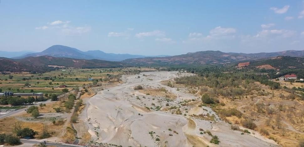 Στέρεψε ο Πηνειός – Δεν υπάρχει ίχνος νερού σε μία απόσταση 25 χιλιομέτρων