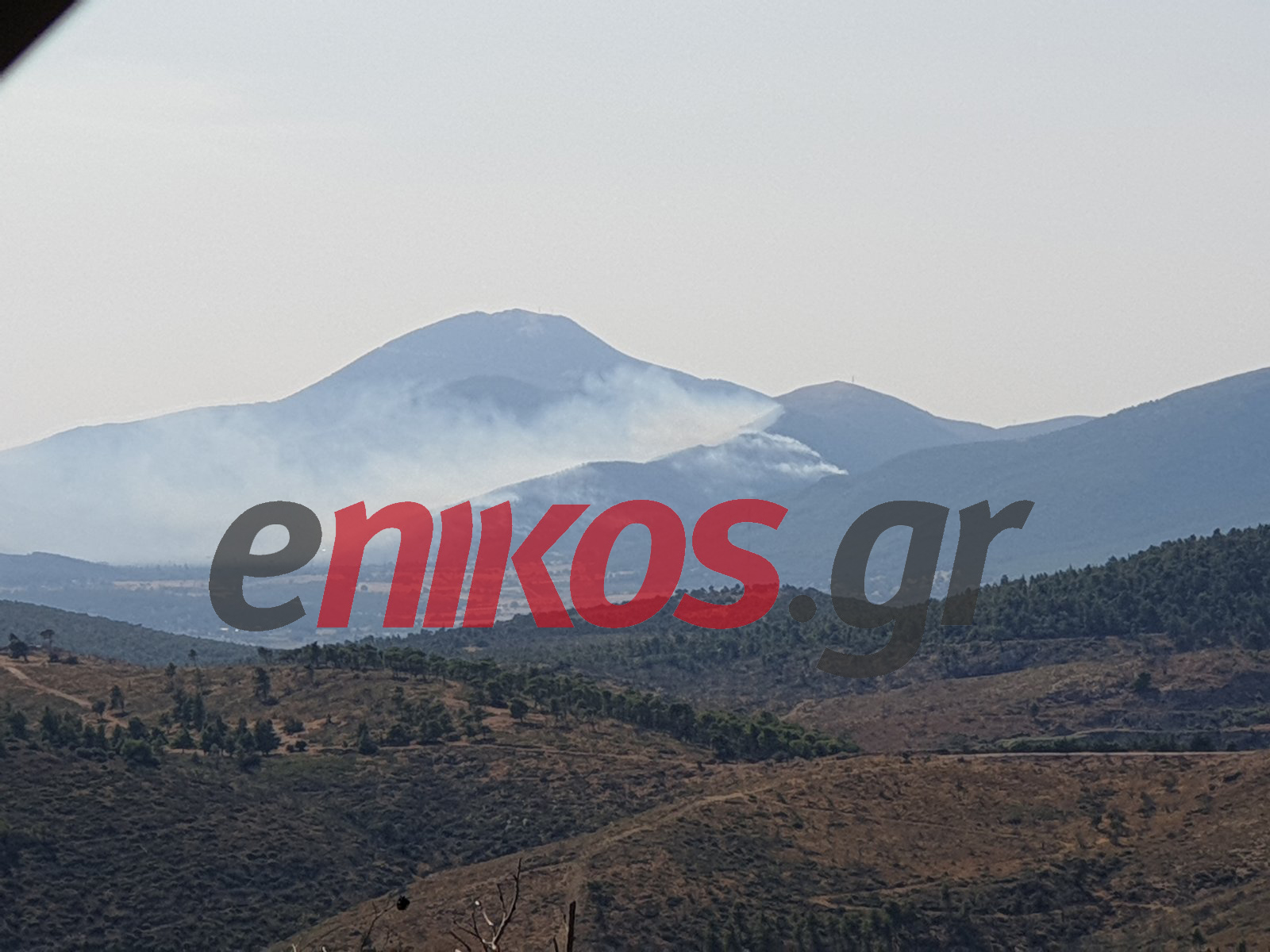 Ορατή από τα Δερβενοχώρια η φωτιά στα Βίλια – ΦΩΤΟ αναγνώστη