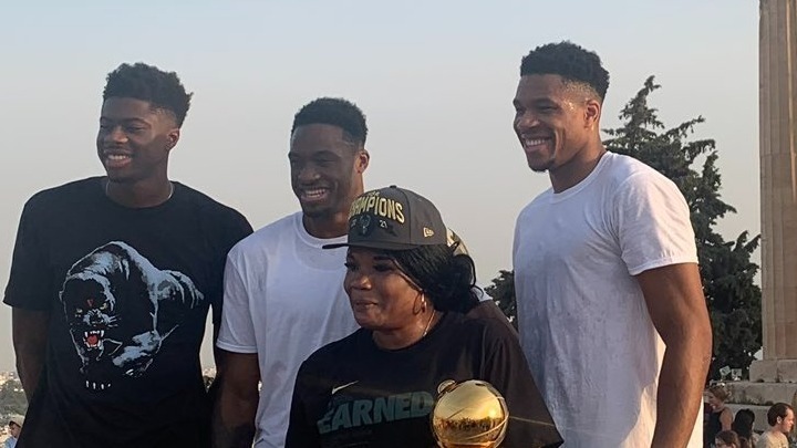 Οι Αντετοκούνμπο στο πλευρό των πυρόπληκτων – Η κίνηση ανθρωπιάς