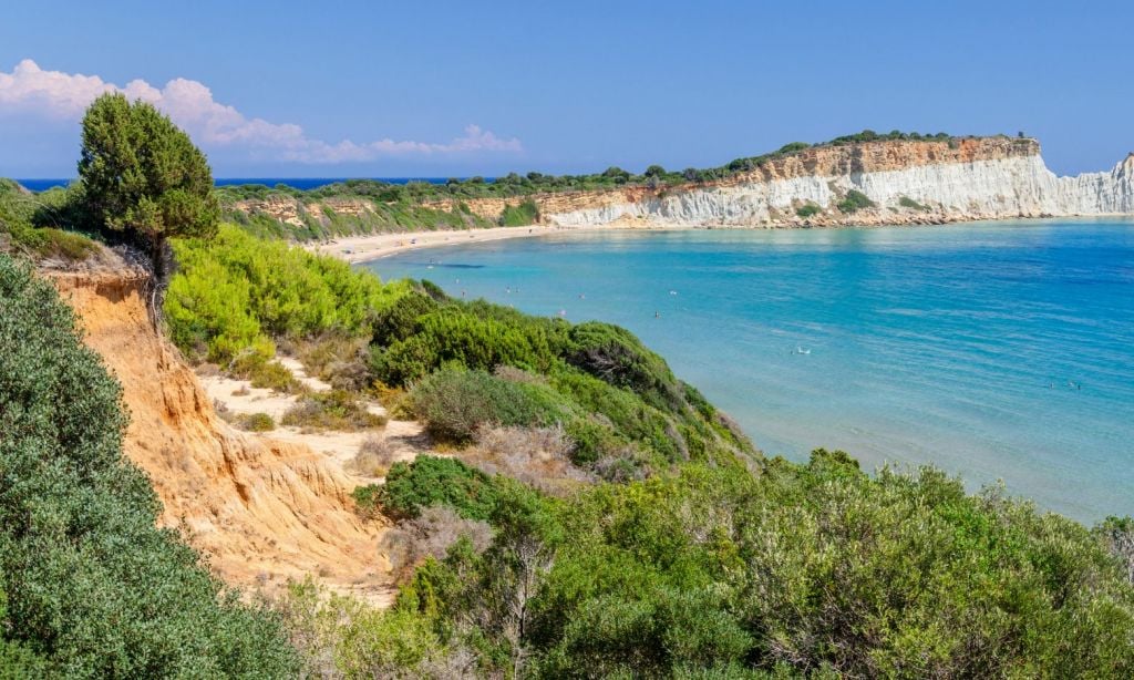 Σοκ σε παραλία της Κρήτης – Νεκρή σε ξαπλώστρα 53χρονη τουρίστρια