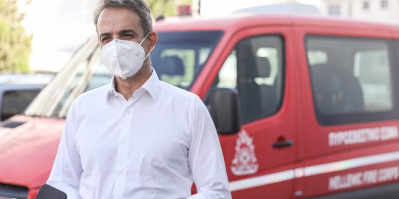 Στο Συντονιστικό Κέντρο της Πυροσβεστικής ο Μητσοτάκης – Ενημερώθηκε για τις πυρκαγιές