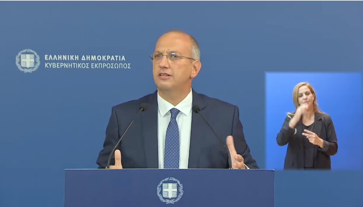 Οικονόμου: Όποιος δρα κάνει και λάθη – Στο Συντονιστικό της Πυροσβεστικής ο Πρωθυπουργός