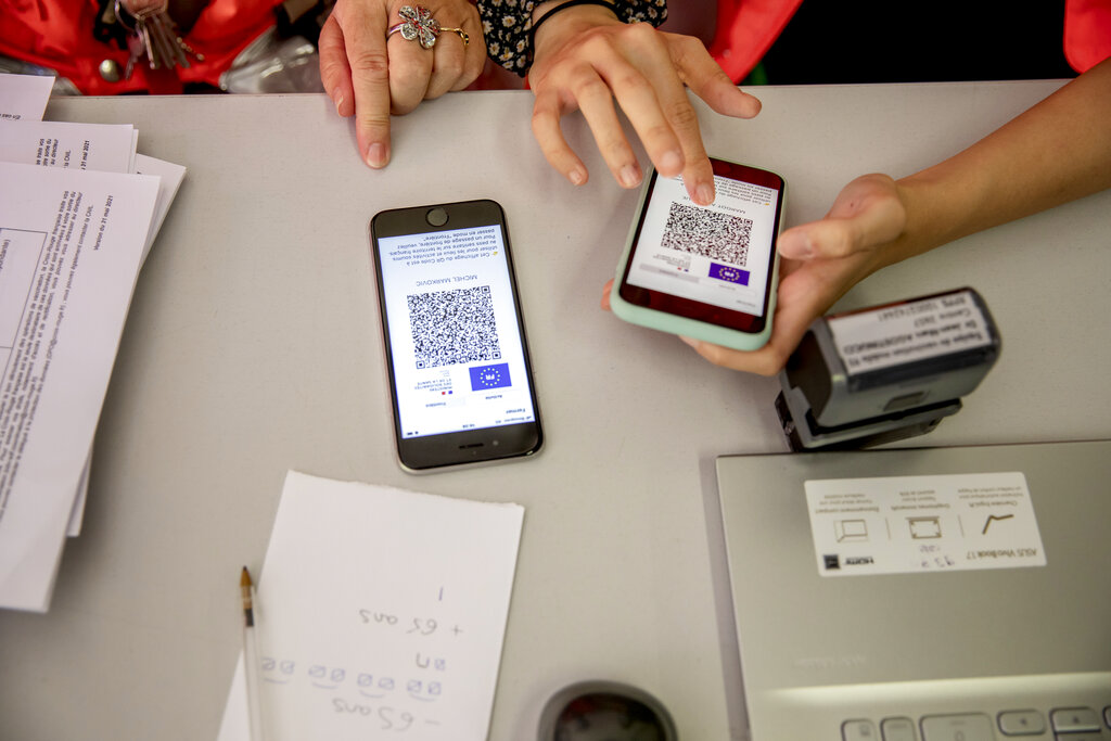 Πλαστά πιστοποιητικά: ΕΔΕ και στο ΑΧΕΠΑ – Τι δήλωσε ο Πλεύρης για τις ποινές σε υγειονομικούς