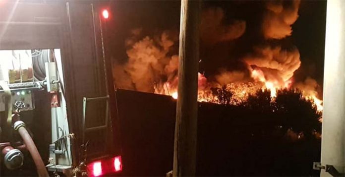 Mεγάλη φωτιά σε εργοστάσιο ανακύκλωσης στις Αχαρνές – ΒΙΝΤΕΟ