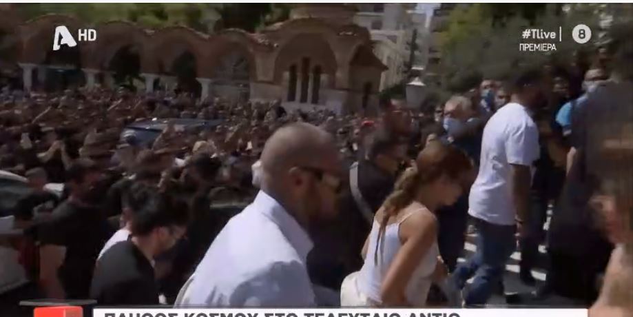 Mad Clip: Συντετριμμένες Φουρέιρα και Τάμτα στην κηδεία