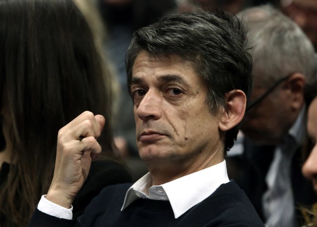 Η ανάρτηση Καρανίκα για τις αποδοκιμασίες στην τελετή αποχαιρετισμού του Μίκη Θεοδωράκη