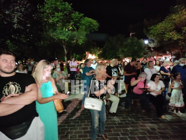 Πάτρα: Κατέβασε το πιάνο του στα Ψηλά Αλώνια για να τιμήσει τον Μίκη Θεοδωράκη – ΒΙΝΤΕΟ