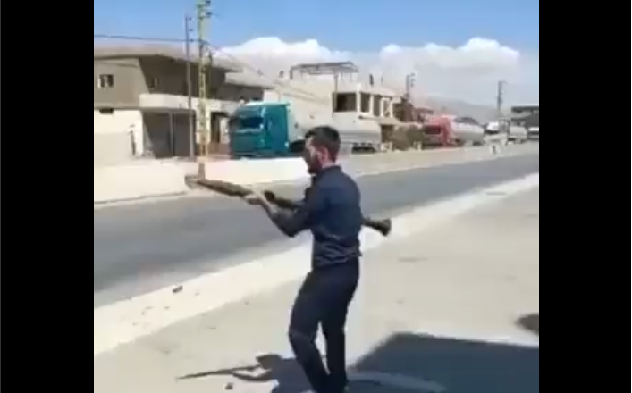 Πανηγύρισε την άφιξη καυσίμων με εκτόξευση… ρουκέτας