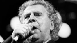 Μίκης Θεοδωράκης