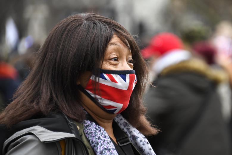 “Εφιάλτης” στη Βρετανία: Νέο ρεκόρ με περισσότερα από 122.000 κρούσματα σε μία ημέρα