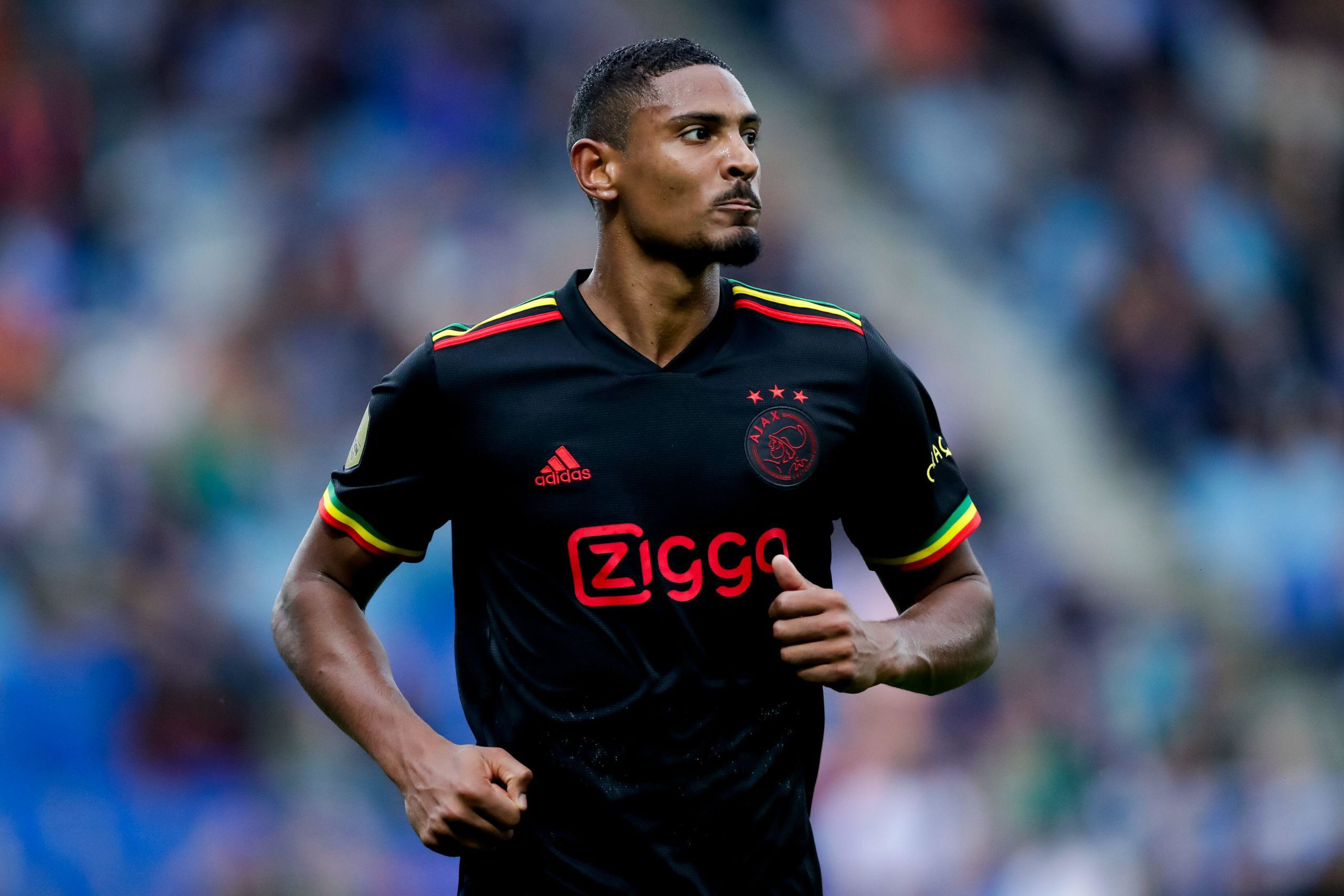 Η UEFA υποχρέωσε τον Άγιαξ να αλλάξει τη φανέλα που είναι αφιερωμένη στον Μπομπ Μάρλεϊ