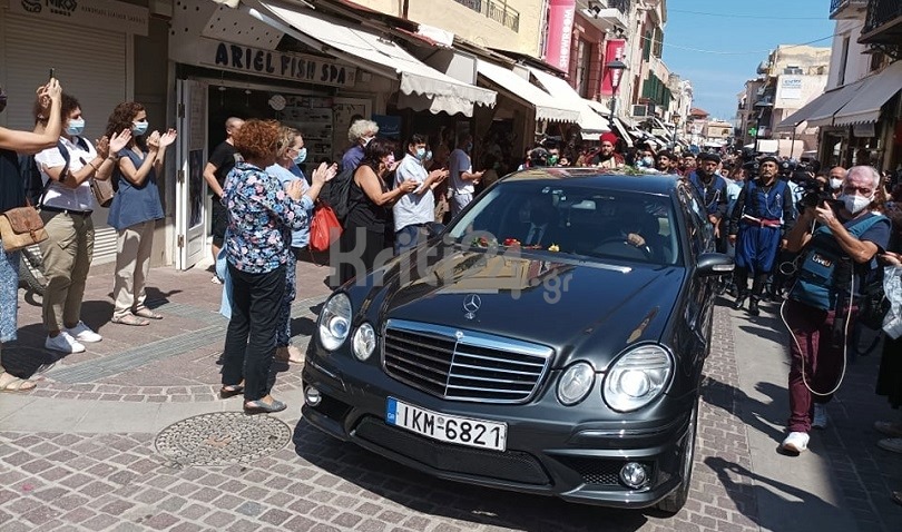 Μίκης Θεοδωράκης