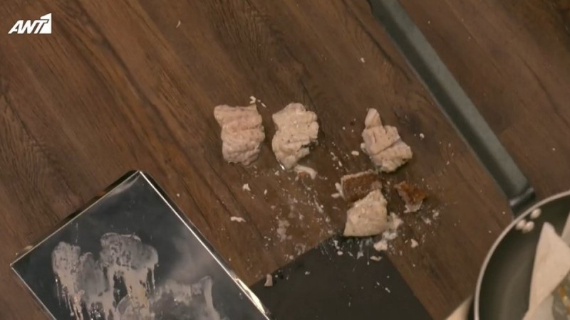 Game of Chefs: Διαγωνιζόμενος έριξε κάτω το ψάρι λίγο πριν δώσει το πιάτο στους κριτές – ΒΙΝΤΕΟ 