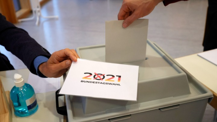 Γερμανικές εκλογές: Προβάδισμα στο SPD με 1,5% – Tα σενάρια για κυβερνητικό συνασπισμό