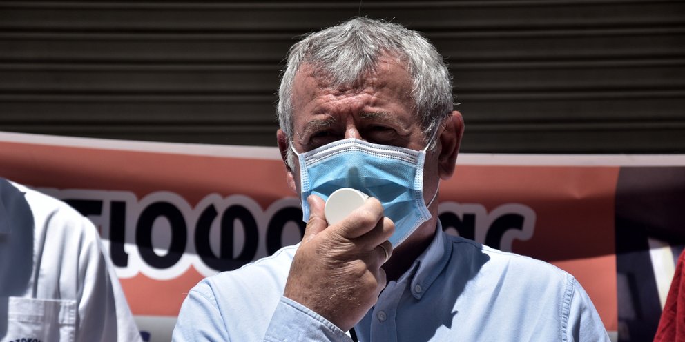 Γιαννάκος για πιστοποιητικά