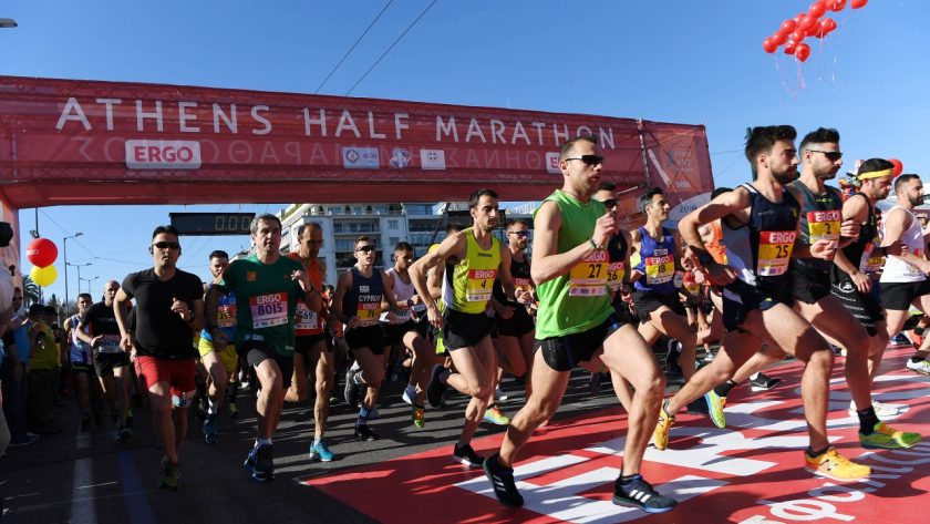 Σε εξέλιξη ο Ημιμαραθώνιος Αθήνας – Ποιοι δρόμοι είναι κλειστοί